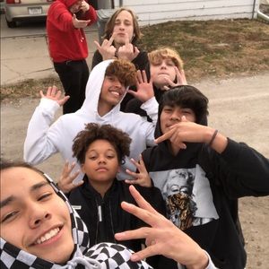 Meet your Posher, Levi